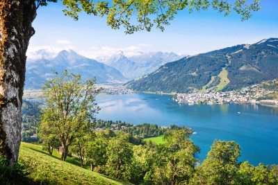Schöne Landschaft mit Alpen und Bergsee in Österreich 