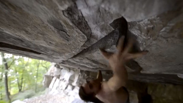 Bouldern mit einem Bein? Alexander Biermann macht's vor!