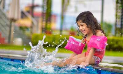 Badeschuhe helfen beim Spielen im Wasser, die empfindlichen Fusssohlen der Kinder zu schützen. Spitze Steine, Scherben oder Seeigel können den so nur noch schwer etwas anhaben.
