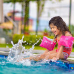 3 Top Badeschuhe für Kinder – Badelatschen mit Grip