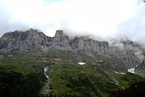 Ueli Steck free solo in Excalibur/Wendenstöcke (6b)