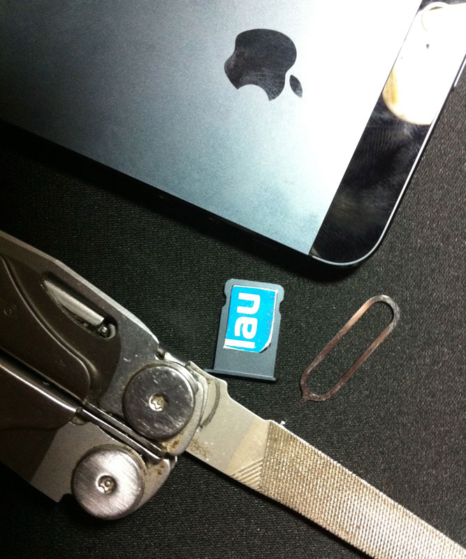 Blau.de Nano SIM für das iPhone 5 selbst geschnitzt
