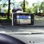 Justmobile Xtand Go Auto-Halterung im Einsatz mit dem iPhone 4