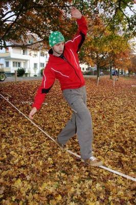 Slacklinen lernen mit Slackline Sets - vom Beginn bis zur Highline und Saltos