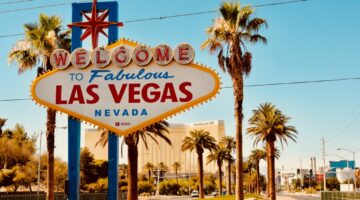 welcome to fabulous las vegas nevada signage